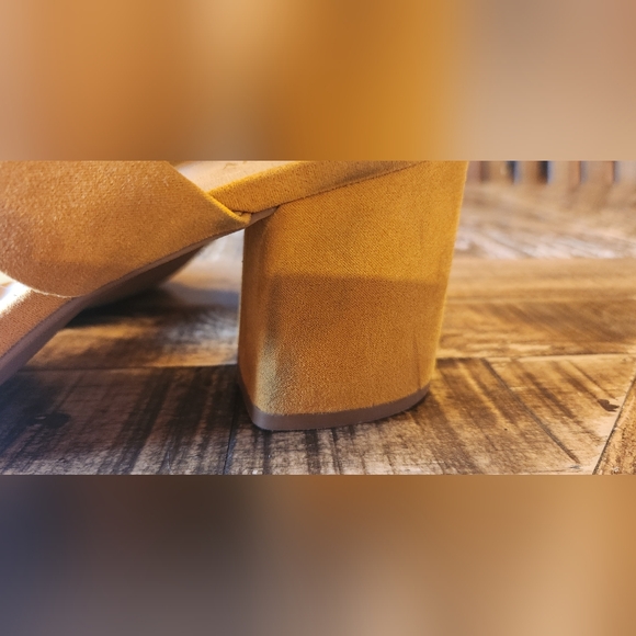 Old Navy Block Heel Sandals in Mustard Suede Size 10 - Picture 7 of 15